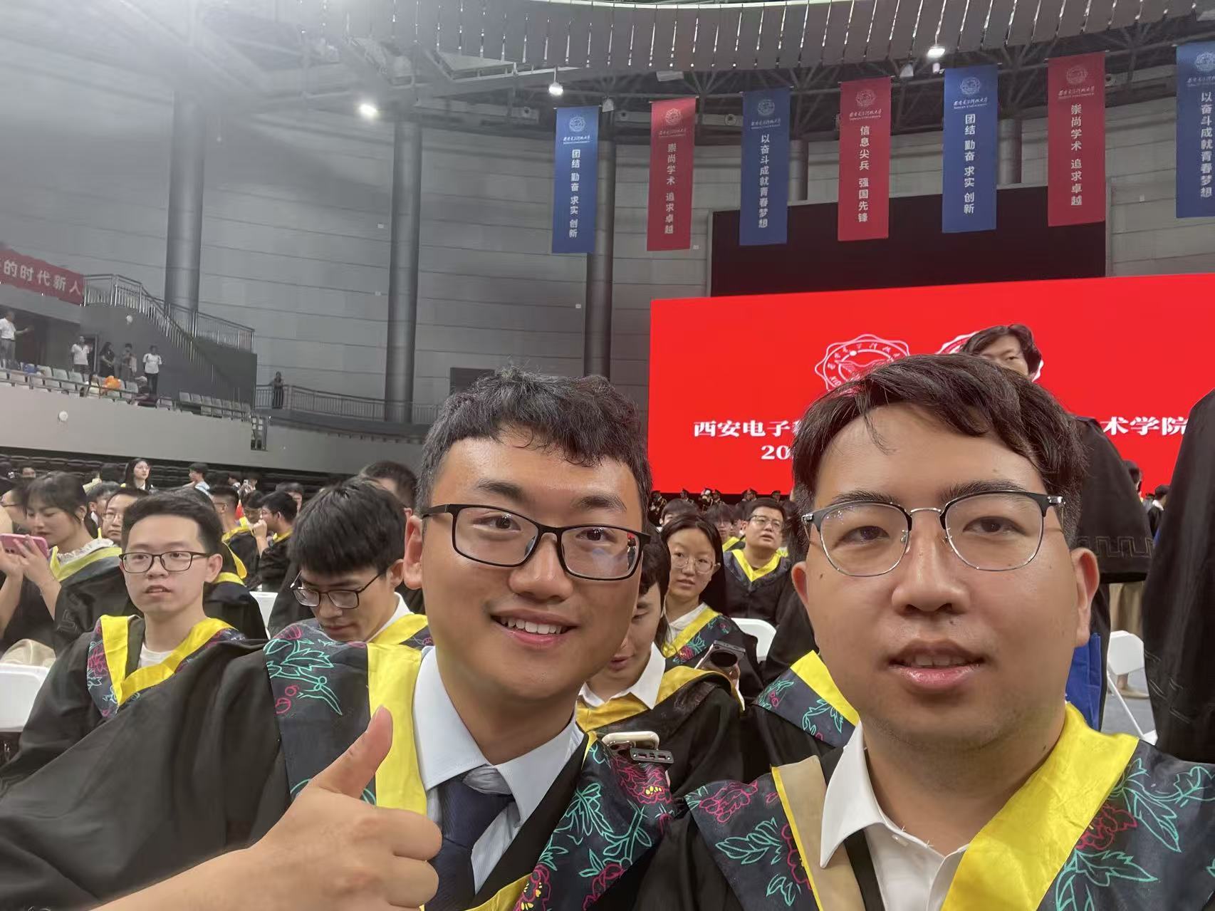 与同一个专业班的室友